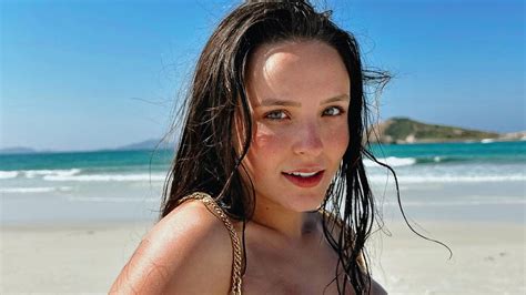 larissa manoela mostrando a buceta|Vídeos Pornôs larissa manoela dando a buceta .